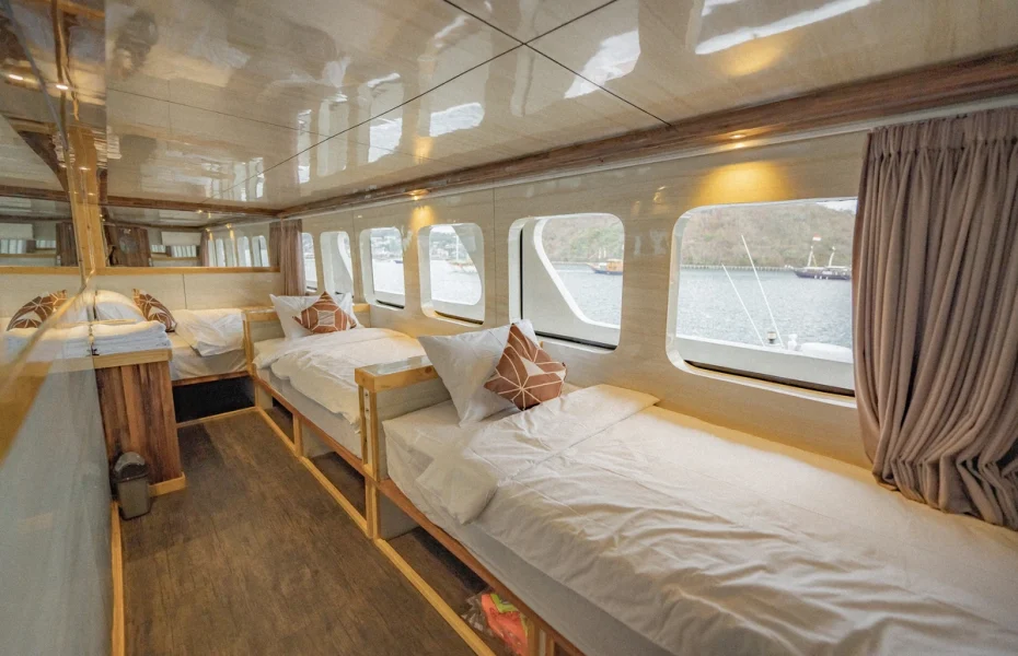 Private Charter Versus Shared Cabin Liveaboard: A Raja Ampat Comparison