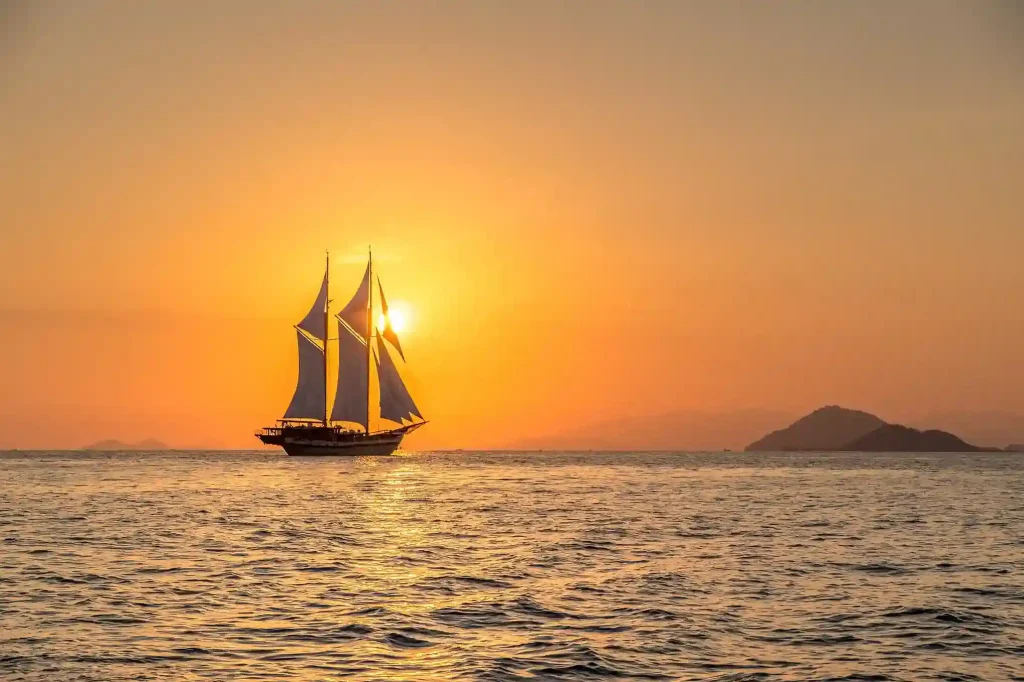 Komodo Liveaboard for US Travelers: Timing, Flights and Booking Tips